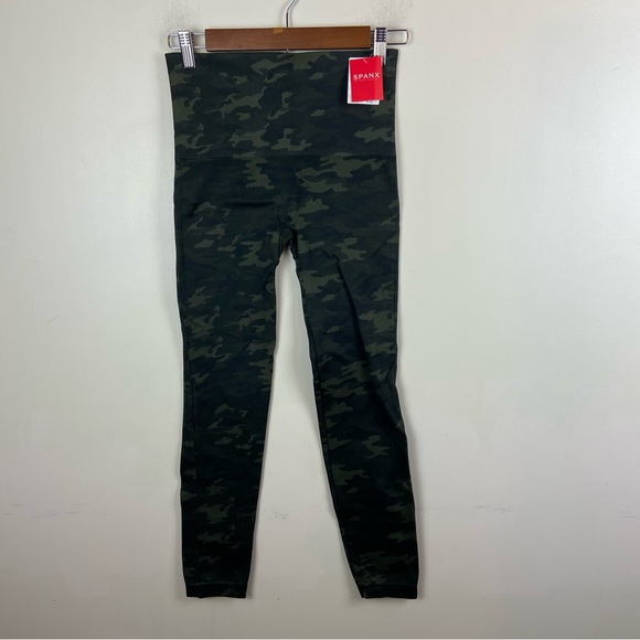 SPANX Other - NWT SPANX Seamless Green Camo Leggings Size Large